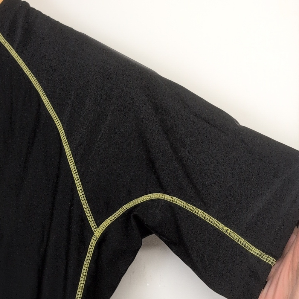 BLACK RIPZONE  RASHGUARD TOP SIZE MEDIUM - Picture 4 of 6
